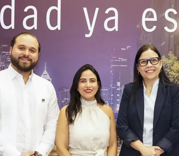 Vicente Chuan, Alejandra Santos y Marielly Figueroa.