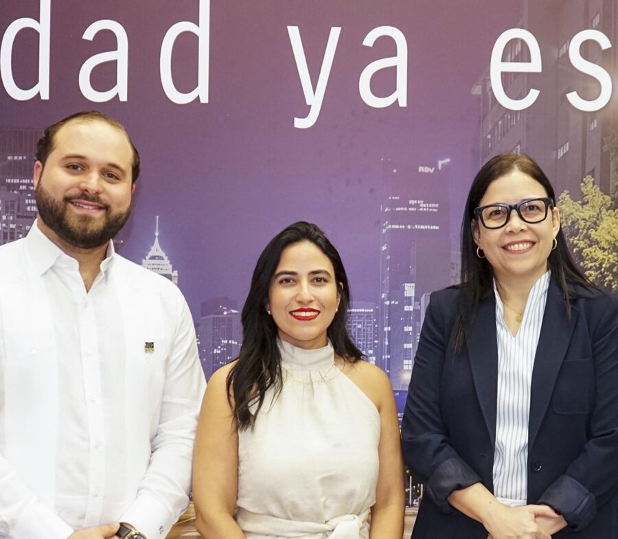 Vicente Chuan, Alejandra Santos y Marielly Figueroa.
