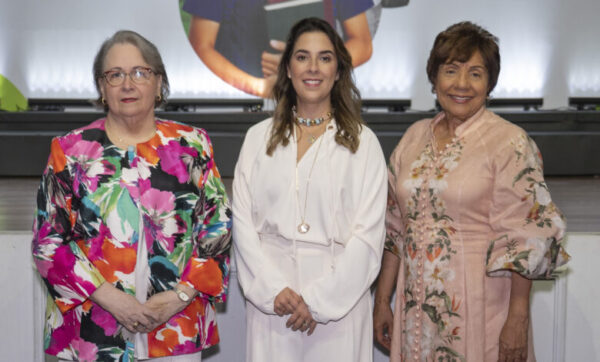 Vicky Malla, Amalia Vega y Fiordaliza Pérez.