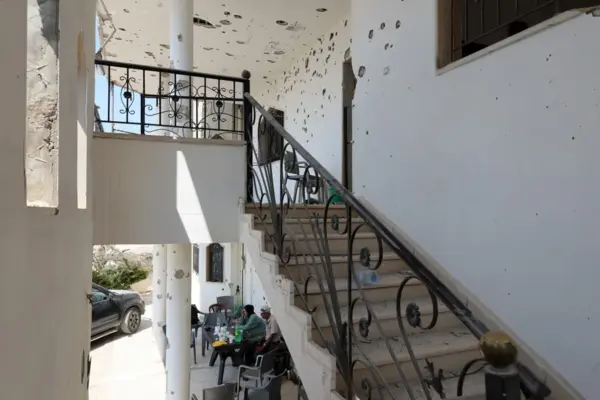 Vivienda atacada este jueves por Israel en la localidad de Zawtar al-Gharbiyah, en el sur del Líbano.