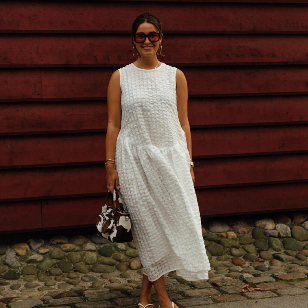 Vestidos de temporada: diseños frescos y elegantes para recibir la tarde