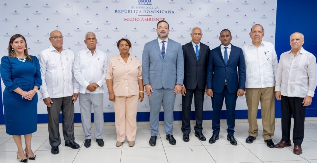 Ministro de Medio Ambiente juramenta a Nidio Encarnación como nuevo director ejecutivo de UTEPDA