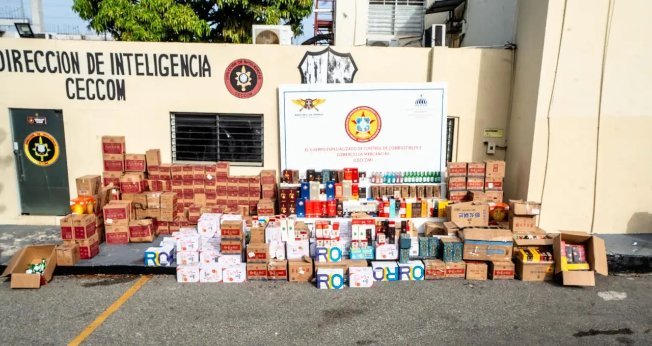 Autoridades incautan mercancías ilícitas valoradas en RD$19.4 millones en Villa Consuelo