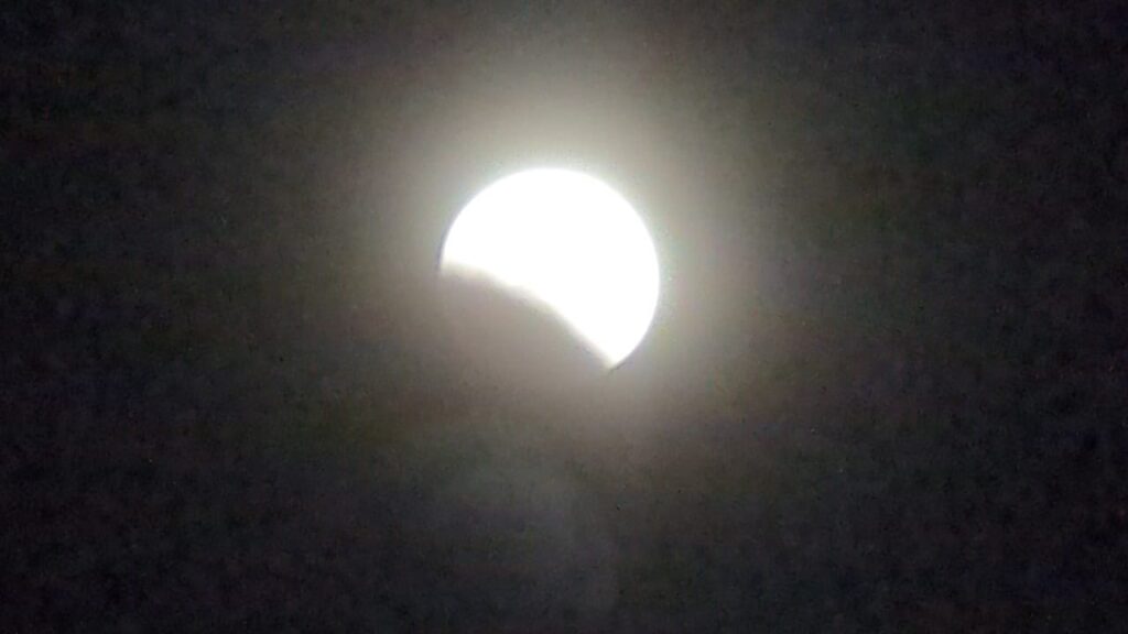 Las imágenes que dejó el eclipse lunar visto desde República Dominicana