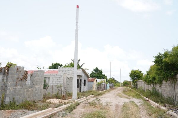 Edesur mejora infraestructura eléctrica en Pedernales con nuevas redes
