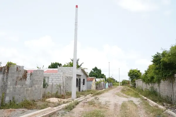Edesur mejora infraestructura eléctrica en Pedernales con nuevas redes
