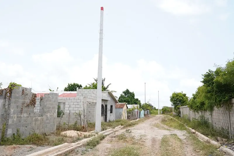 Edesur mejora infraestructura eléctrica en Pedernales con nuevas redes
