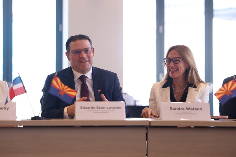 Ministro Yayo Sanz Lovatón firma alianza con Arizona para impulsar la industria de

semiconductores