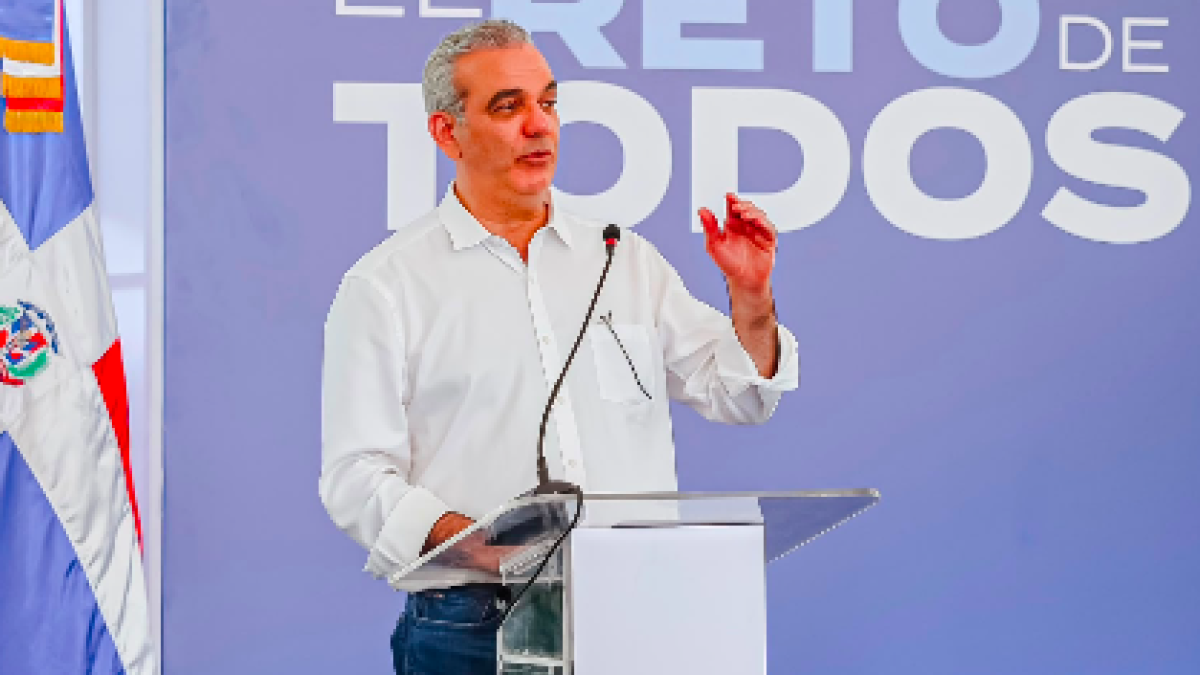Presidente Abinader insta regreso a clases mientras ADP advierte sobre déficit de aulas