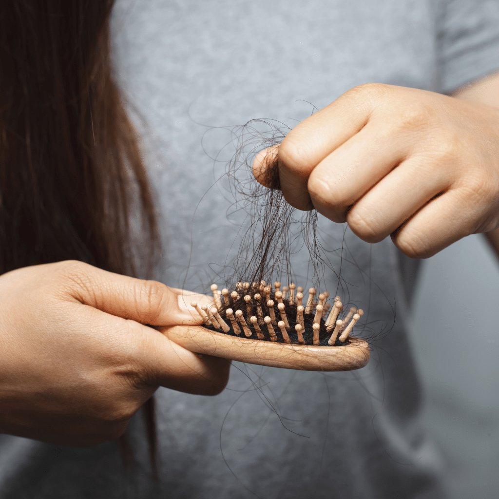 ¿Se te cae el cabello? Estas recomendaciones pueden ayudar a frenar la pérdida
