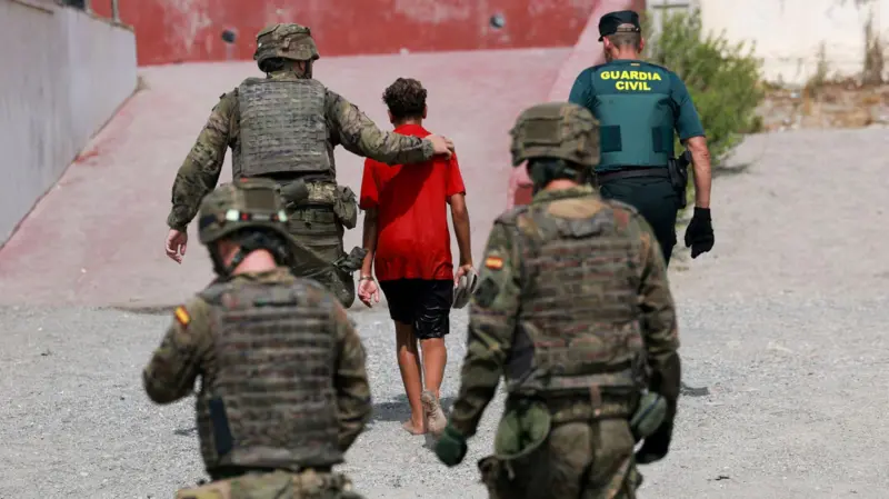 "¡No, Marruecos no!": el dilema de qué hacer con los niños no acompañados que llegaron a Ceuta