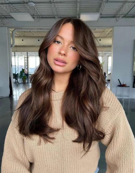 Colores de cabello que marcan tendencia esta temporada: tonos naturales, cálidos y sofisticados