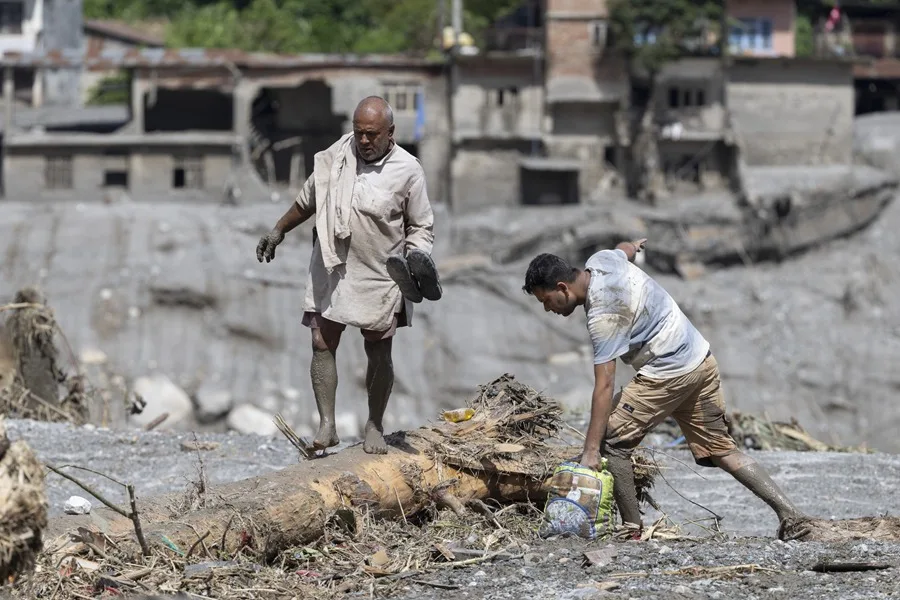 Nepal sube a 553 los fallecidos en la riada del miércoles