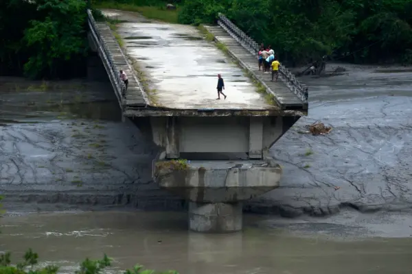 Puente que cruzaba el rio trishuli/Fuente externa