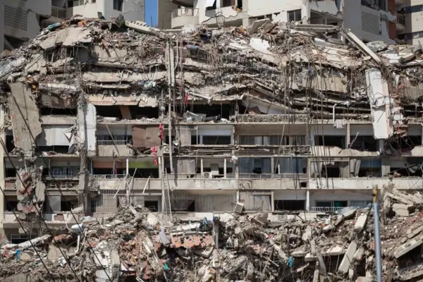 edificio afectado por los terremotos de magnitud 7,2