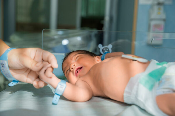 Muertes neonatales disminuyen un 42 % en hospitales incluidos en plan de atención