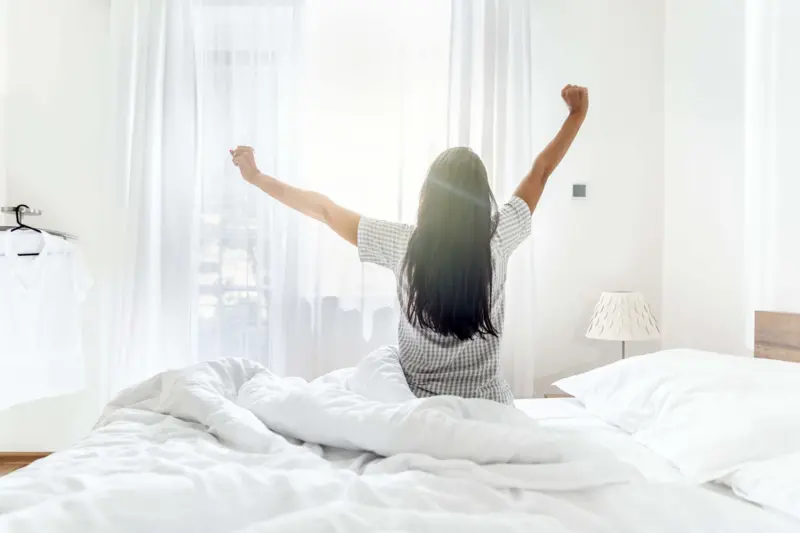 Los hábitos de sueño que te pueden ayudar a despertarte sin alarma