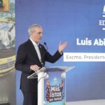 Abinader llama a estudiantes a aprovechar el año escolar