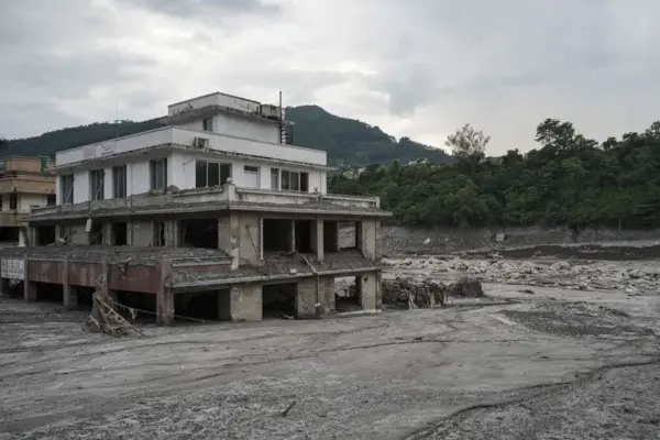 Imagen del pueblo arrasado por la riada, en la zona baja de Nawakot, en el pueblo de Bidur.