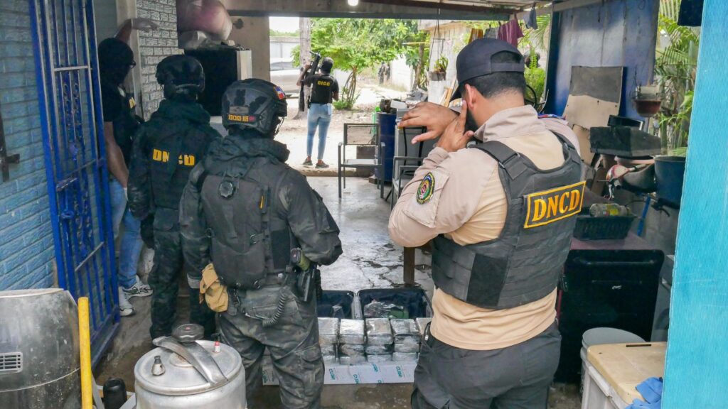 Operativo antinarcótico en San Pedro de Macorís: 26 paquetes de cocaína decomisados y varios arrestos