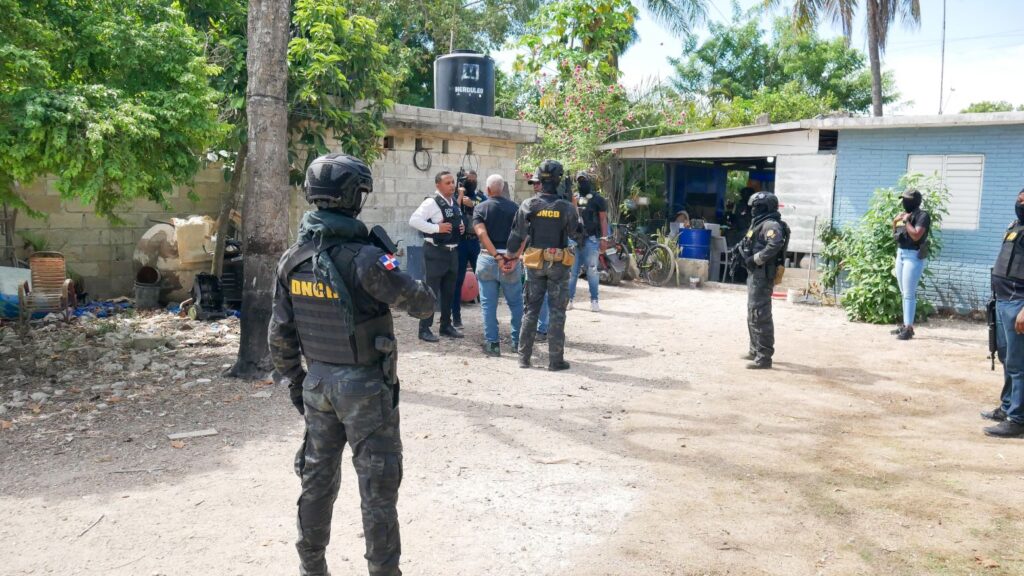 Operativo antinarcótico en San Pedro de Macorís: 26 paquetes de cocaína decomisados y varios arrestos