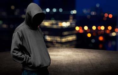 ¿Sabías que la Ley castiga con prisión al agente que te impida grabar un arresto, allanamiento o registro?