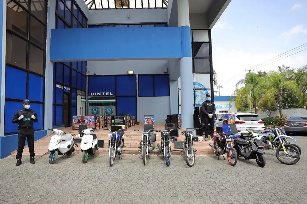 Policía  retiene 50 máquinas tragamonedas y 12 motocicletas en operativos