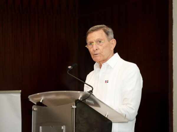 Canciller Roberto Álvarez.