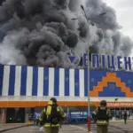 Al menos 27 muertos y 42 heridos en un ataque ruso contra un almacén cerca de Kiev
