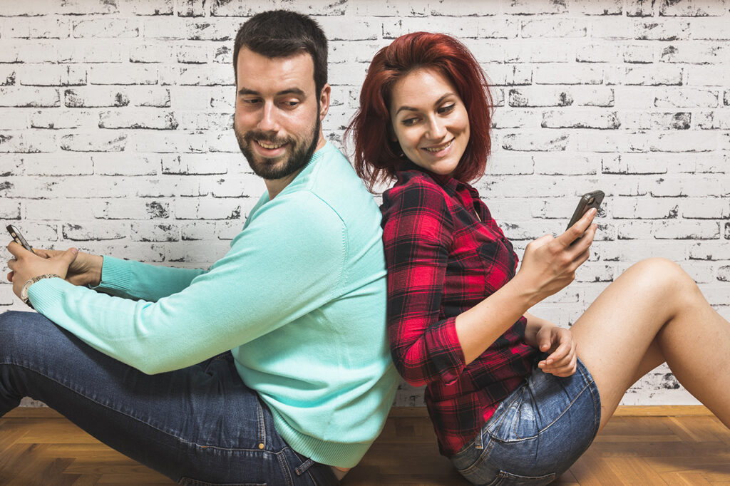 ¿Tu pareja no comparte su ubicación? El 35 % lo considera una señal de alarma