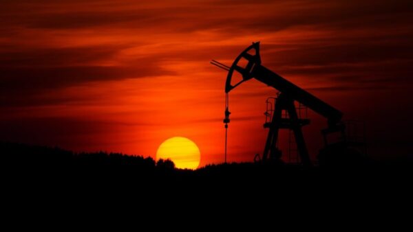 Petróleo de Texas abre con una subida del 2.71% impulsado por tensión en Oriente Medio