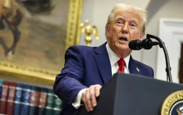 El presidente Trump acusa a varios medios de comunicación de difundir  noticias falsas.