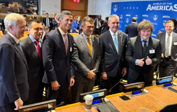 Abinader junto a líderes latinoamericanos que participaron en el encuentro con Trump.