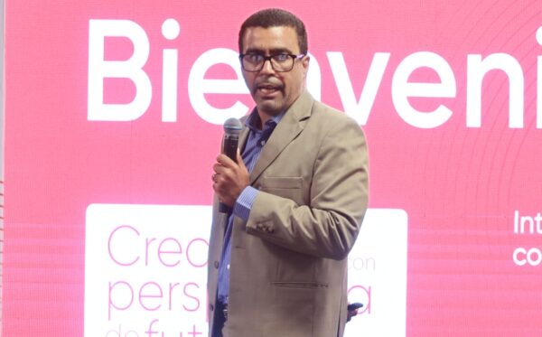El economista Raúl Hernández.