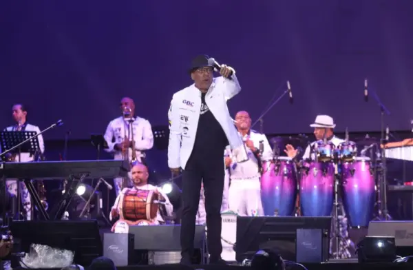 Ramón Orlando durante la celebración de sus 50 años de trayectoria en el Estadio Olímpico.