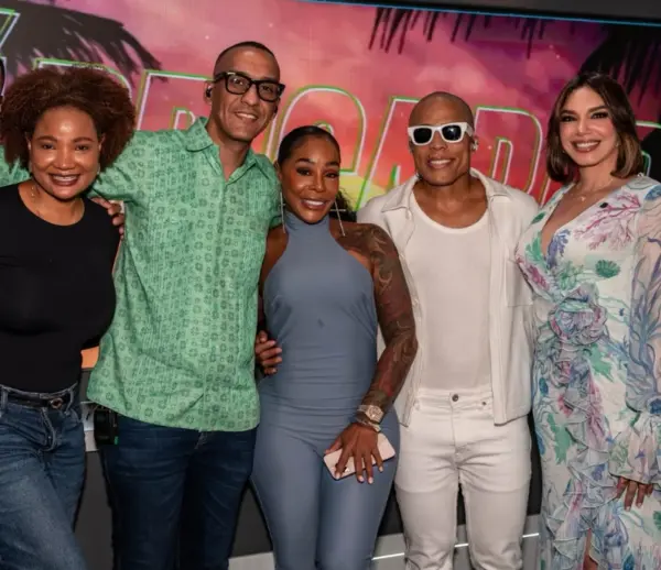 Parte del equipo del programa y sus invitados.