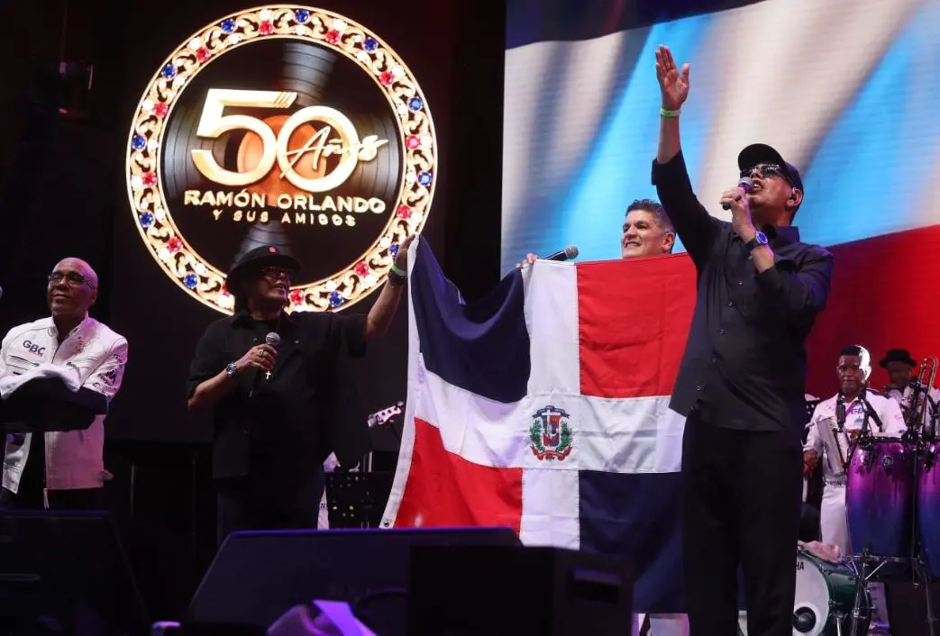 Fernando Villalona, Sergio Vargas y Eddy Herrera acompañaron al maestro en una noche dedicada a la música dominicana.