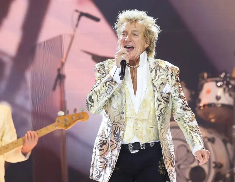 El cantante británico Rod Stewart estuvo aquejado de salud y ahora anuncia su gira de despedida.  fuente externa