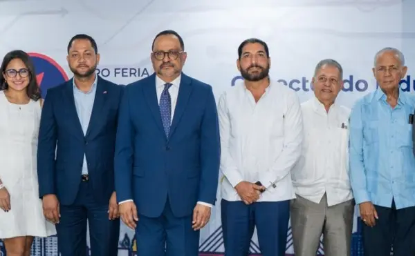 Junta directiva de ANEIH junto a Antoliano Peralta, ministro de Justicia.