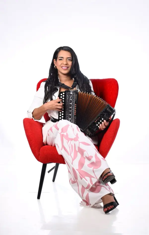 La merenguera típica Yokaira Martínez.