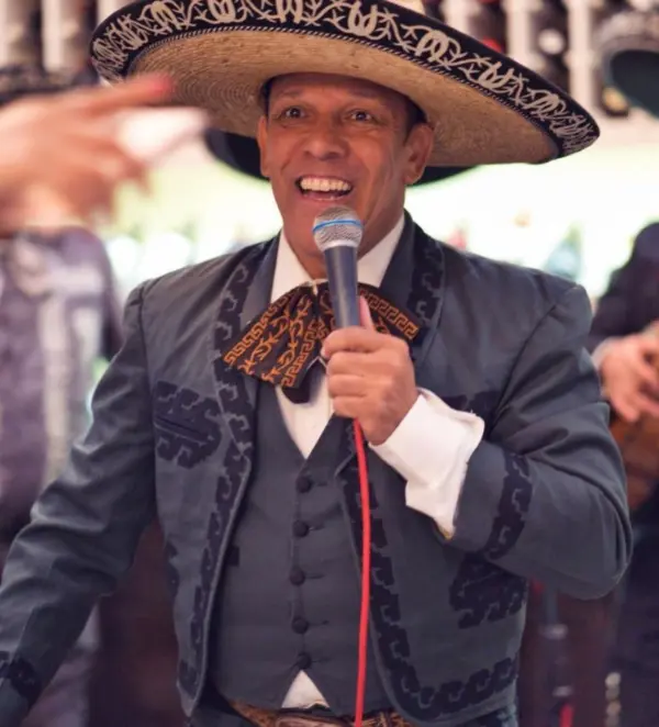 El cantante Juan José Rey, conocido como  Mariachi Caballero.  fuente externa.