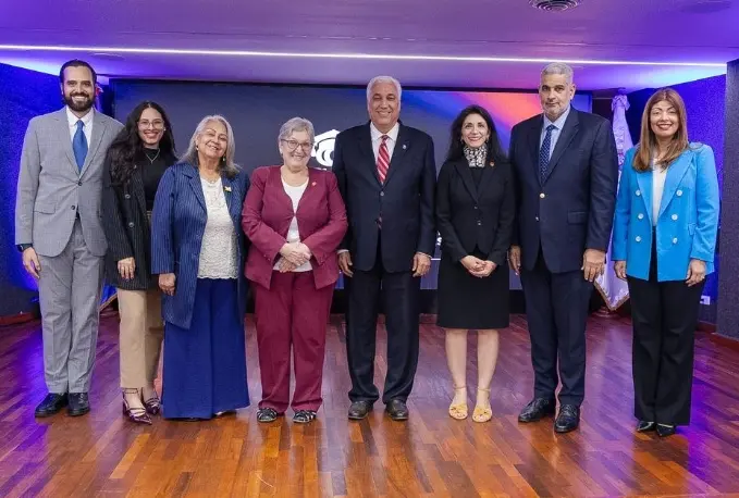 José Antonio Gil, Abril Félix, Fior D' Aliza Bencosme, Erik Pérez Vega, Franchesca Cichello, Carlos Ortega y  Elsa María Moquete.