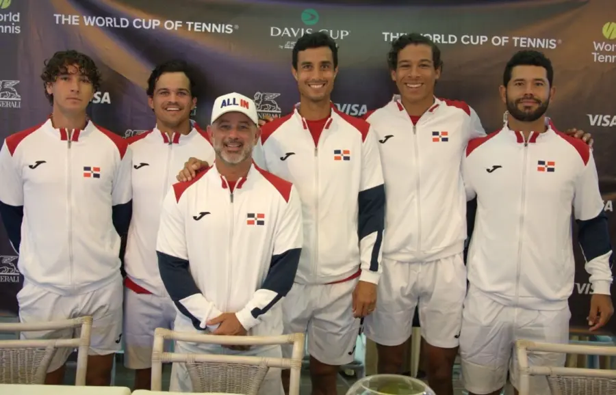 Integrantes del equipo dominicano. Desde la izquierda Peter Bertran, Alejandro Gandini, Roberto Cid, Enmanuel Muñoz y Nick Hardt. Debajo el capitán Jhonny Berrido.
