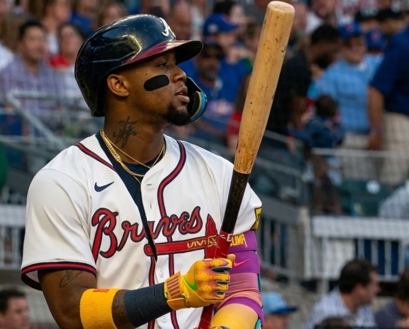 Ronald  Acuña Jr.  feliz por otro logro en su carrera de MLB. ap