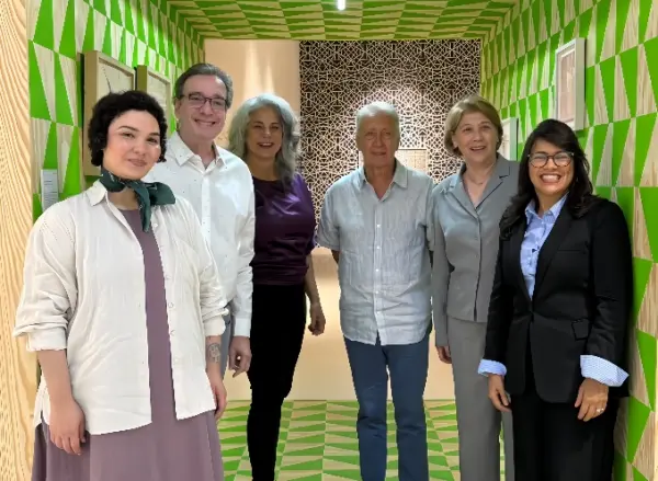 El encuentro se planteó como un espacio de reflexión y memoria en torno a la obra de Henríquez y a su aporte al arte.