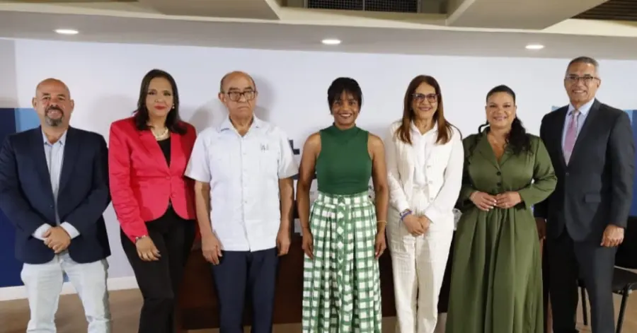 Carlos Brito, Ivonne Soriano, Manuel Quiterio, Milizen Uribe, Yamira Taveras, Sarah Hernández y Néstor Estévez.