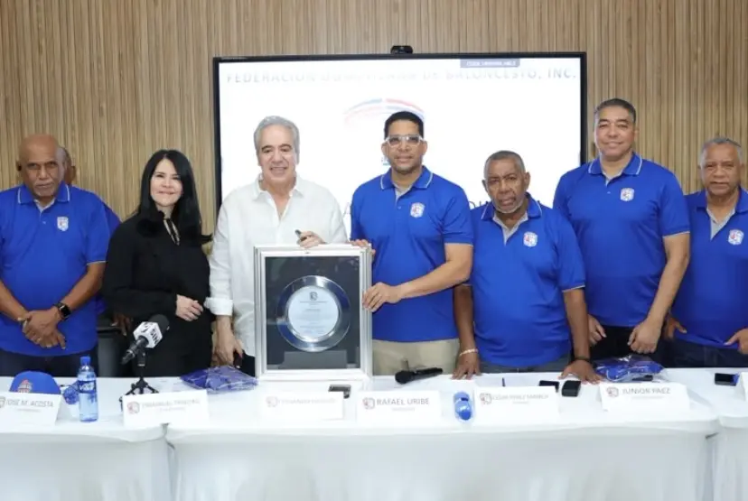 Rafael Uribe, reconoce aportes de Fernando Hasbún al basket.