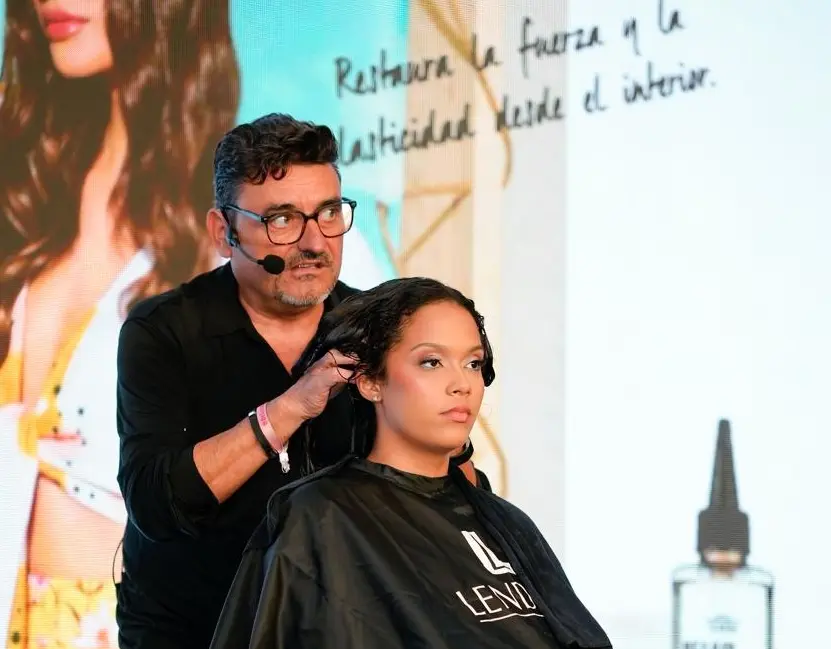 La mamajuana inspira en un ritual profesional para reparar el cabello