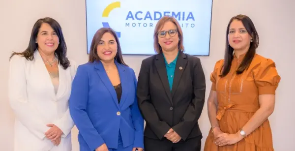 Helen Villar, Zairy Vásquez, Benahuare Pichardo y Vianca Martínez.