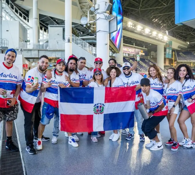 Directivos de las entidades celebran el Dominican Heritage Day en Miami.